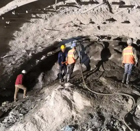 西乡拱顶带模注浆料的施工流程及注意事项